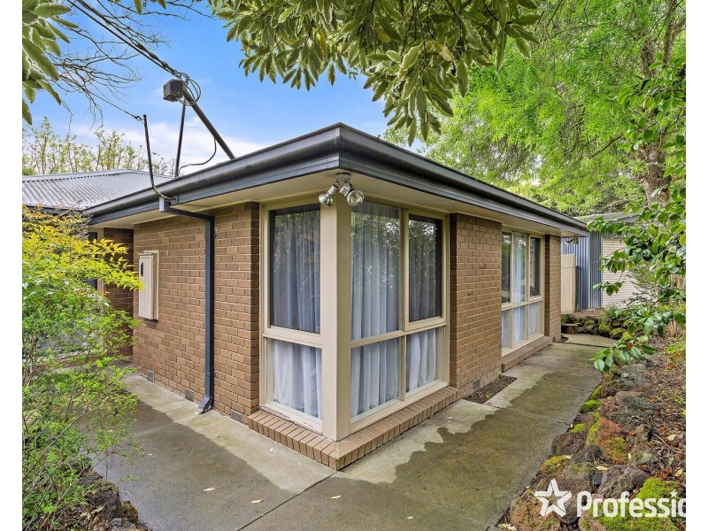 2 Highland Crescent, Mooroolbark VIC 3138