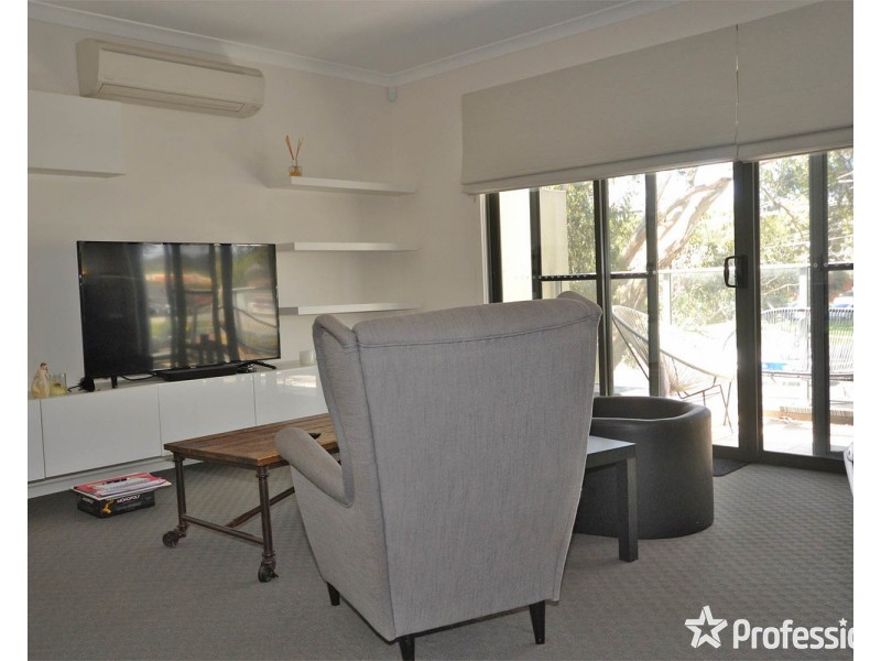 23 Lithgow Way, Mooroolbark VIC 3138