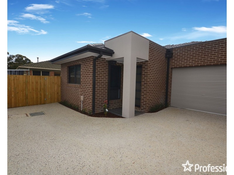 23b Manchester Road, Mooroolbark VIC 3138
