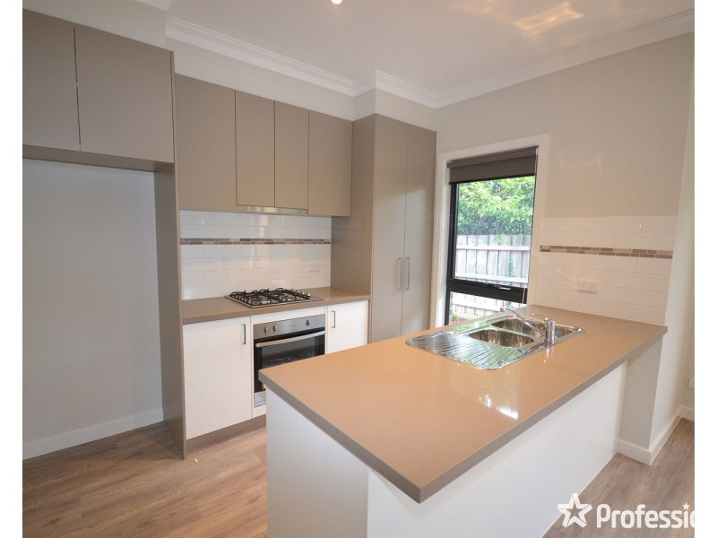 23b Manchester Road, Mooroolbark VIC 3138