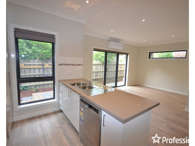 23b Manchester Road, Mooroolbark VIC 3138