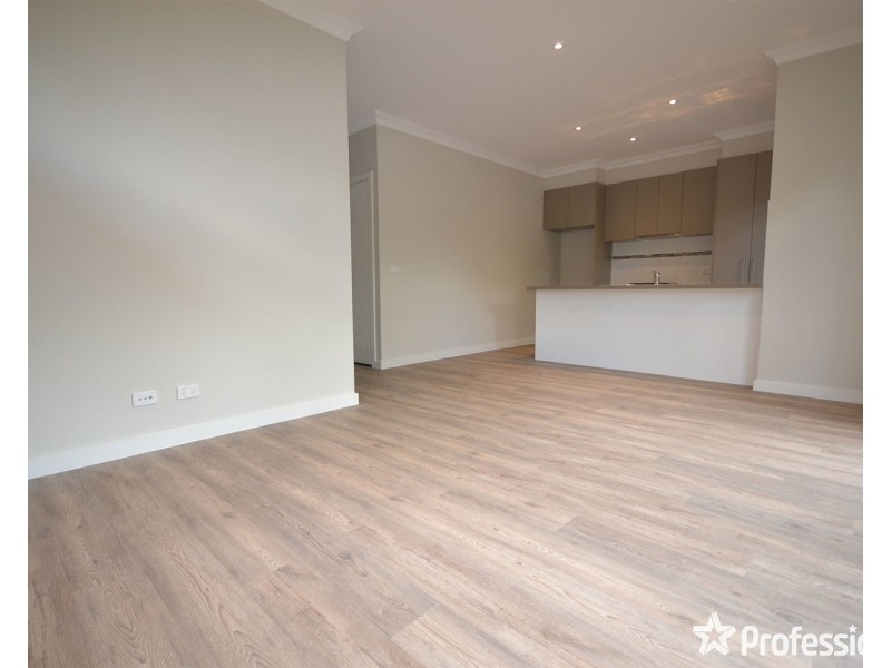 23b Manchester Road, Mooroolbark VIC 3138