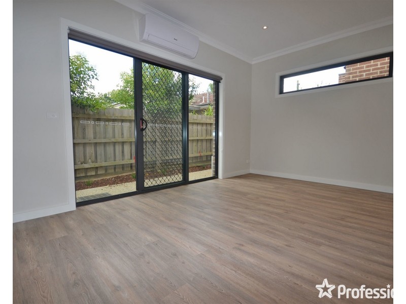 23b Manchester Road, Mooroolbark VIC 3138