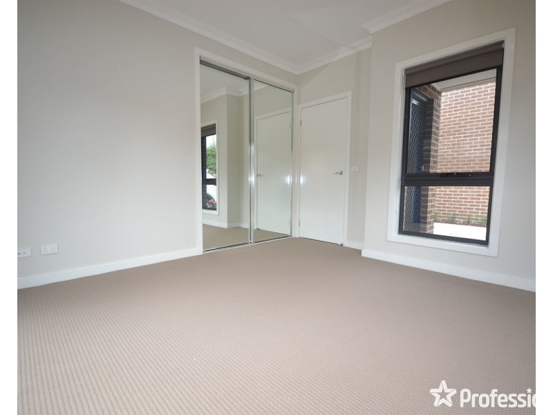 23b Manchester Road, Mooroolbark VIC 3138