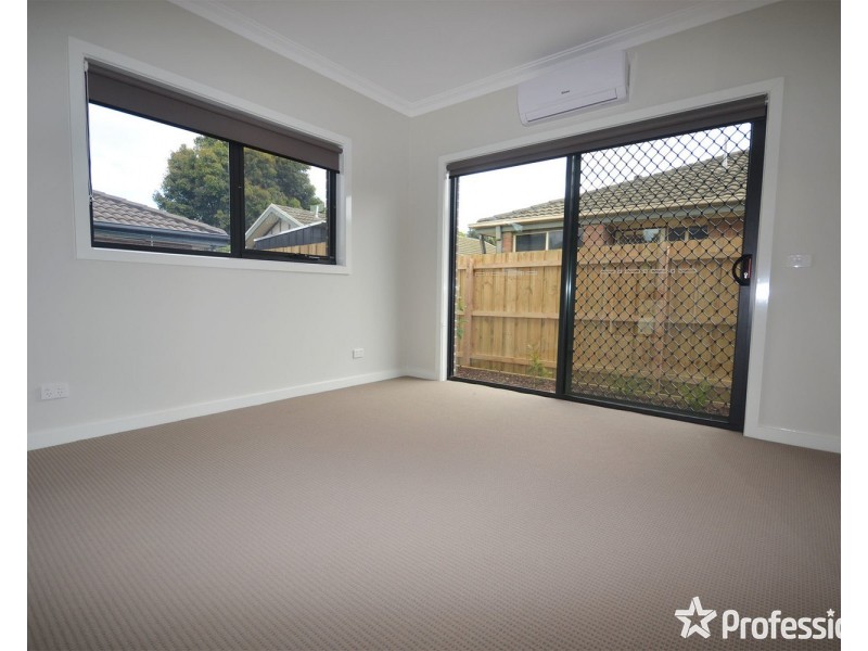 23b Manchester Road, Mooroolbark VIC 3138