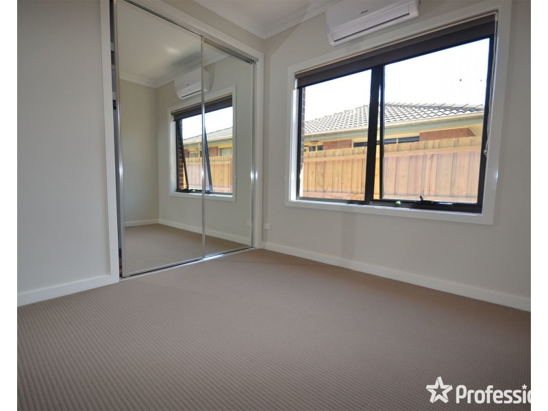 23b Manchester Road, Mooroolbark VIC 3138