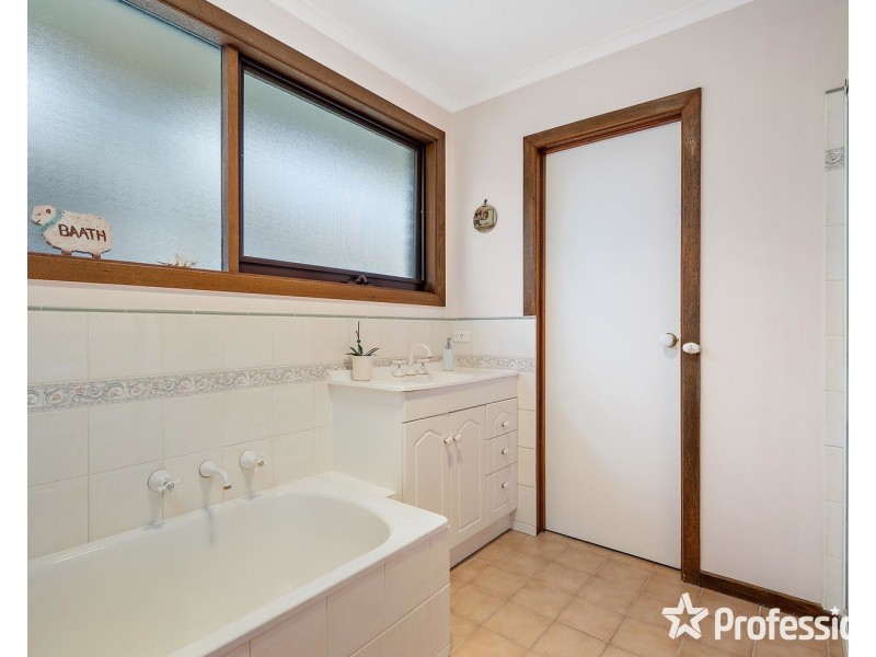 5 Penalga Road, Mooroolbark VIC 3138