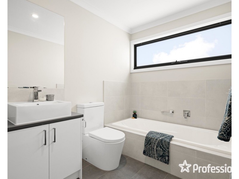 3 Brennan Close, Mooroolbark VIC 3138