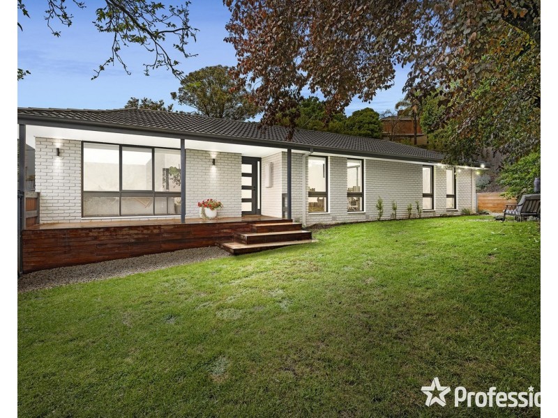 10 Meadowlark Lane, Mooroolbark VIC 3138