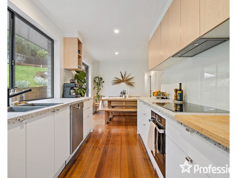 10 Meadowlark Lane, Mooroolbark VIC 3138