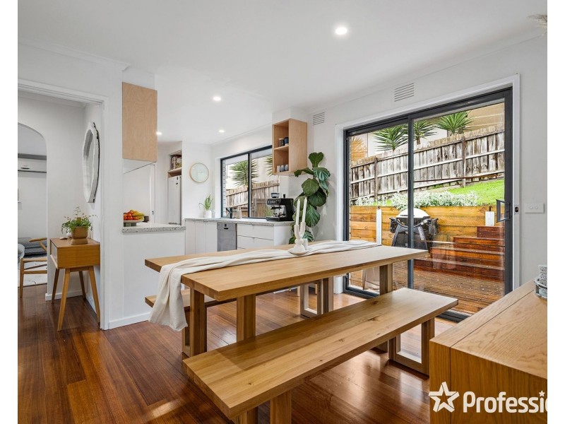 10 Meadowlark Lane, Mooroolbark VIC 3138