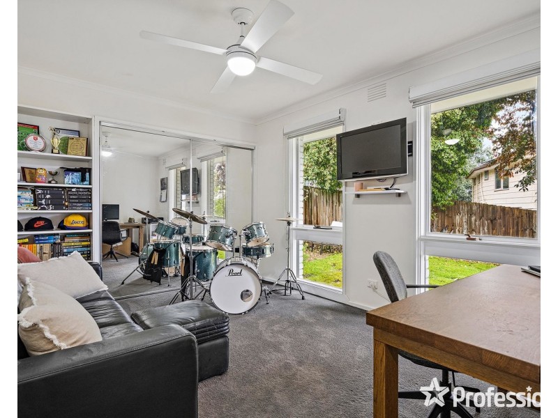 10 Meadowlark Lane, Mooroolbark VIC 3138