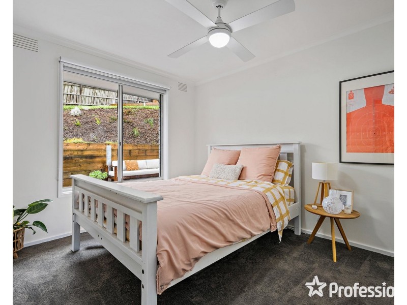 10 Meadowlark Lane, Mooroolbark VIC 3138