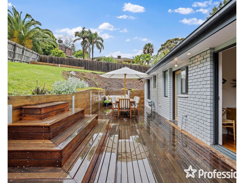 10 Meadowlark Lane, Mooroolbark VIC 3138