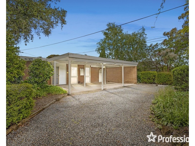 10 Highpoint Avenue, Mooroolbark VIC 3138