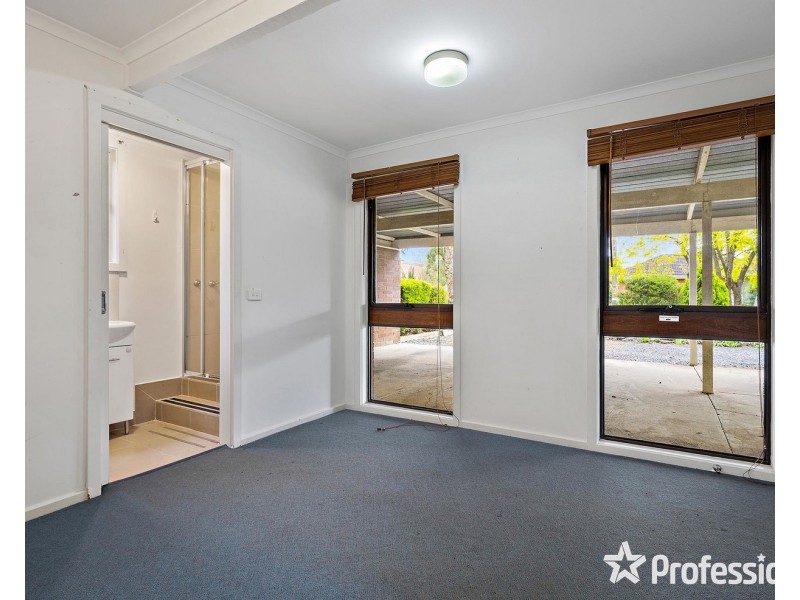 10 Highpoint Avenue, Mooroolbark VIC 3138
