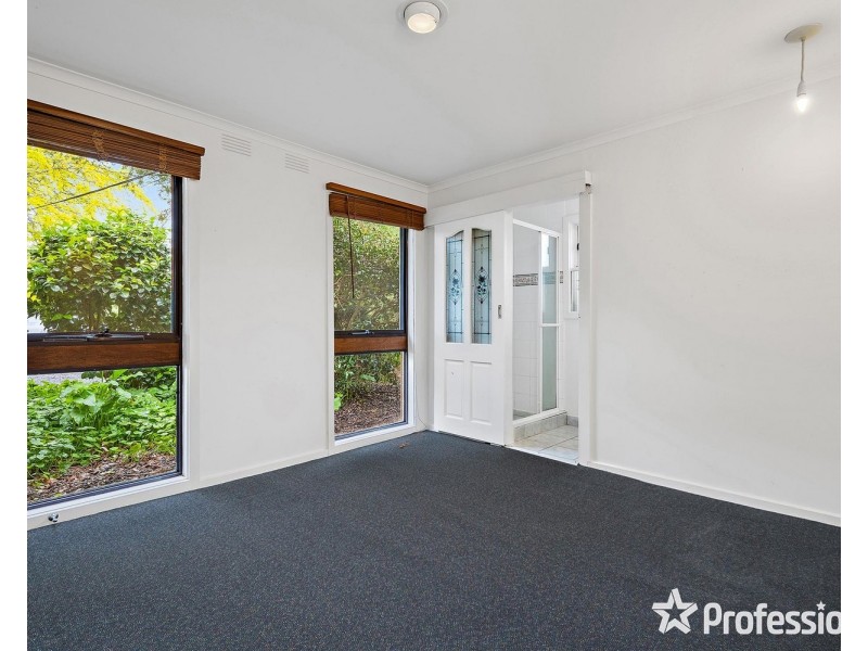 10 Highpoint Avenue, Mooroolbark VIC 3138