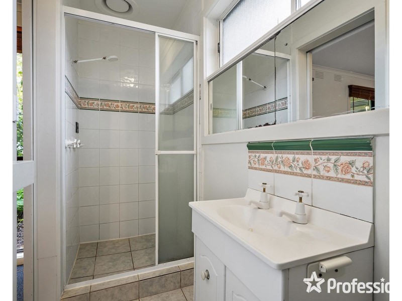 10 Highpoint Avenue, Mooroolbark VIC 3138
