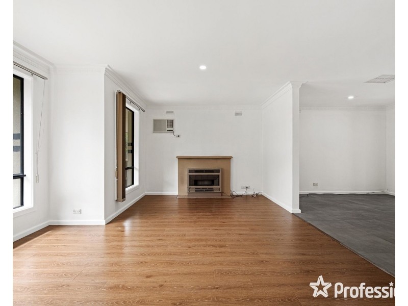 1/18 Broughton Avenue, Croydon VIC 3136