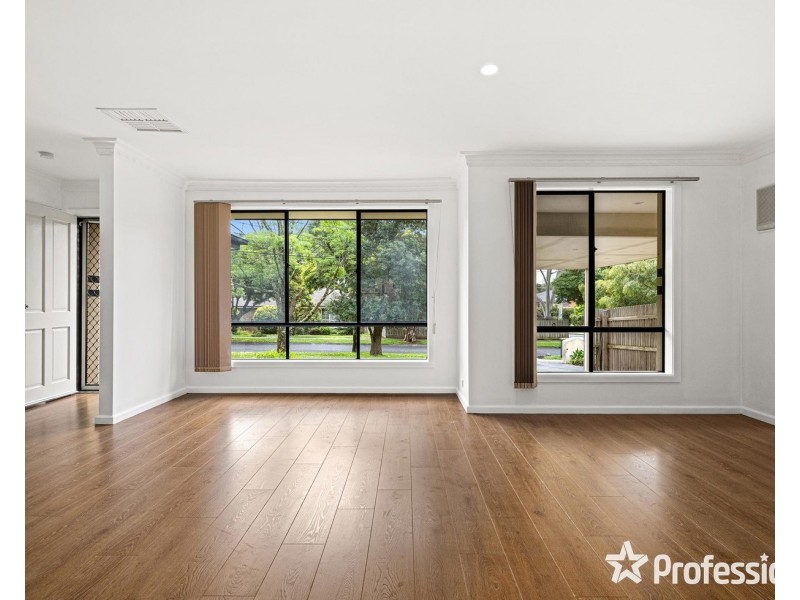 1/18 Broughton Avenue, Croydon VIC 3136