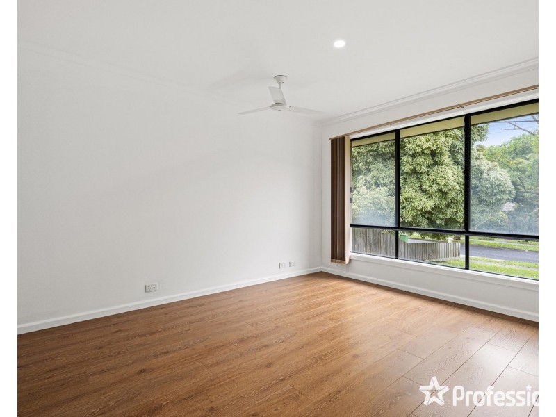 1/18 Broughton Avenue, Croydon VIC 3136