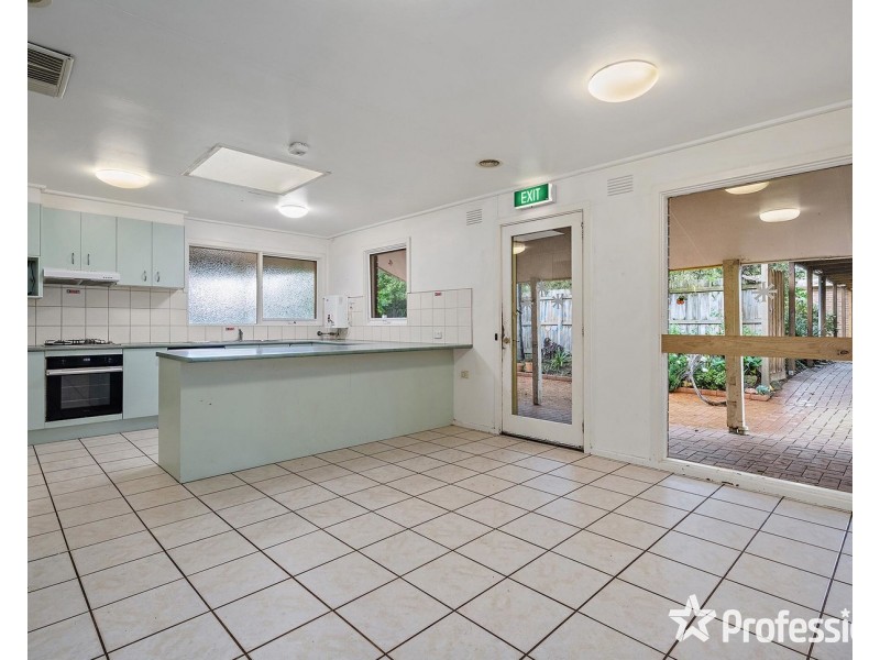 12 Highpoint Avenue, Mooroolbark VIC 3138