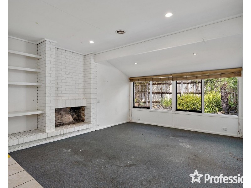 12 Highpoint Avenue, Mooroolbark VIC 3138