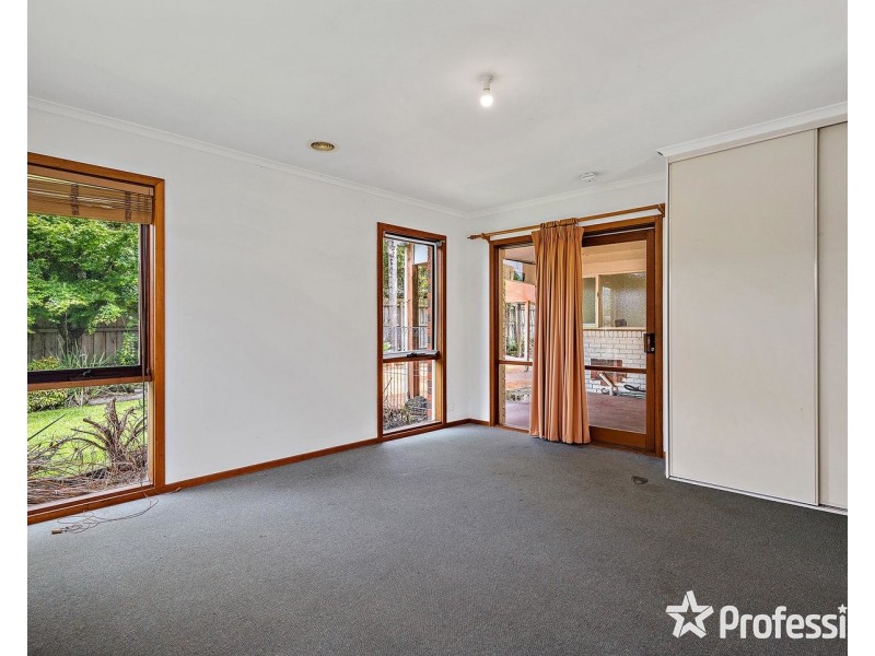 12 Highpoint Avenue, Mooroolbark VIC 3138