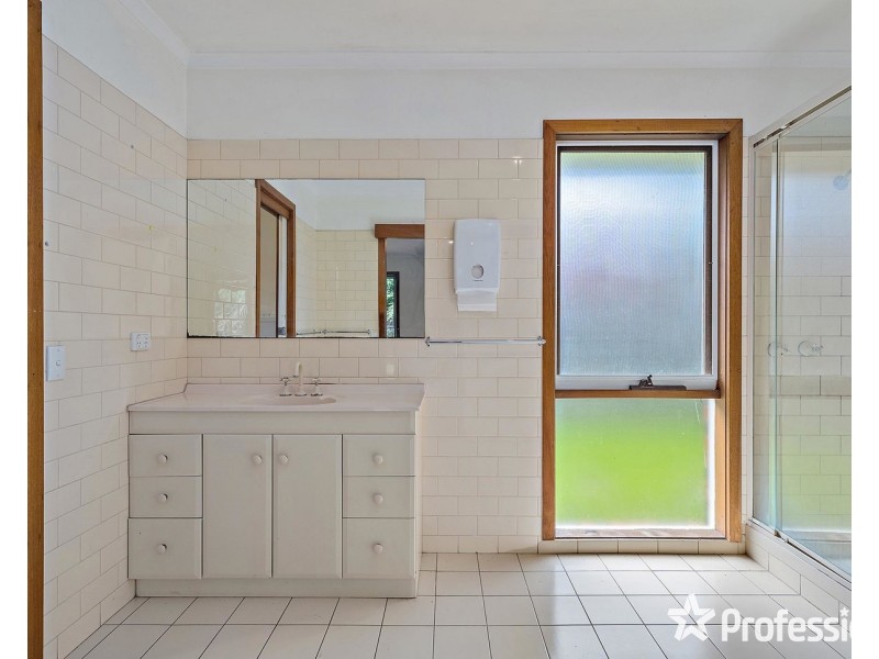 12 Highpoint Avenue, Mooroolbark VIC 3138