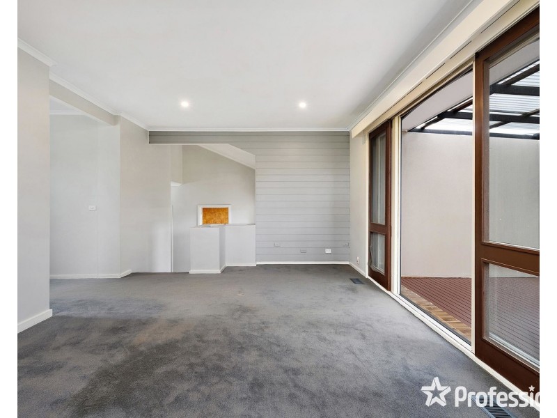 33 Shadowplay Road, Mooroolbark VIC 3138