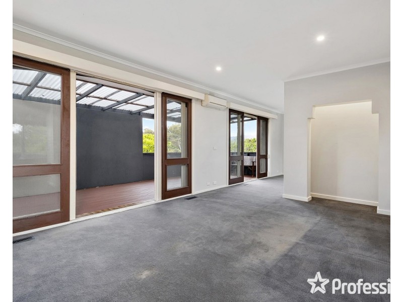 33 Shadowplay Road, Mooroolbark VIC 3138