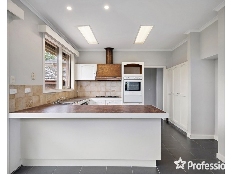 33 Shadowplay Road, Mooroolbark VIC 3138