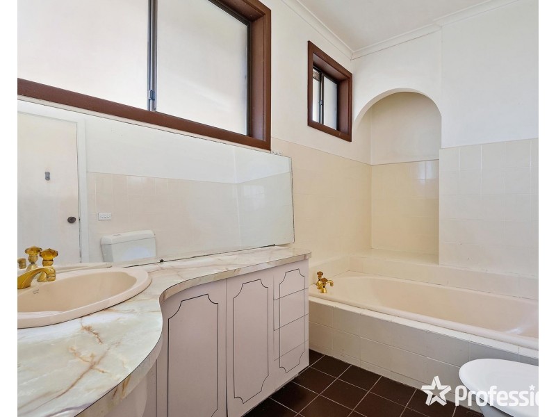 33 Shadowplay Road, Mooroolbark VIC 3138