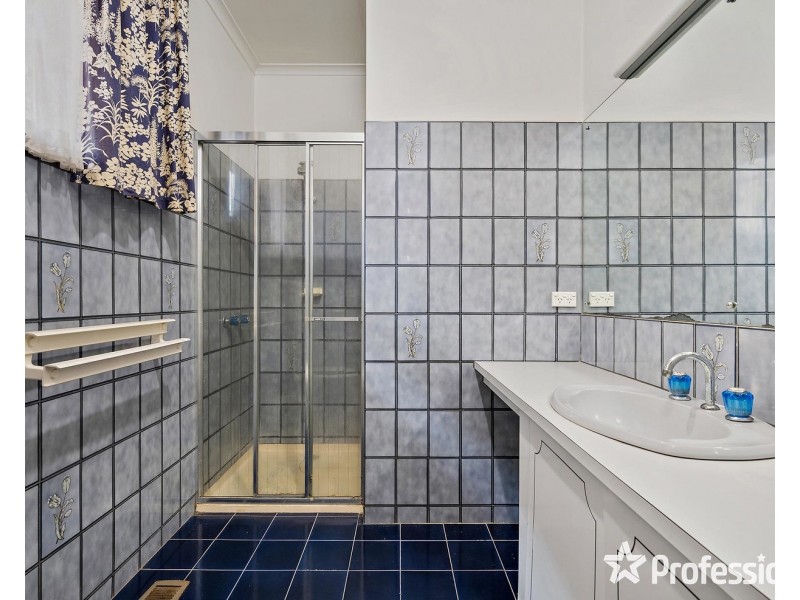 33 Shadowplay Road, Mooroolbark VIC 3138