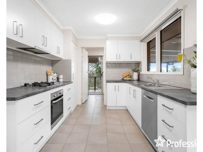 7 Parry Drive, Mooroolbark VIC 3138