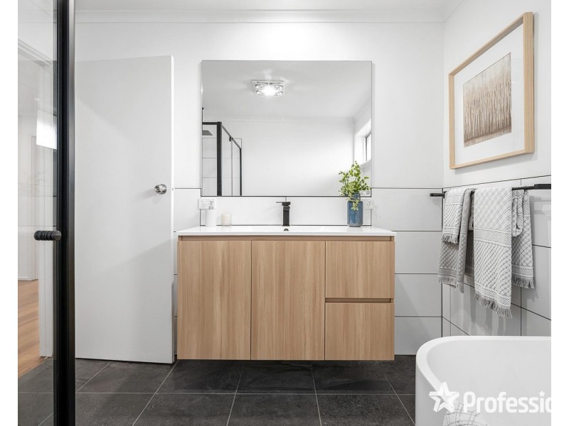 7 Parry Drive, Mooroolbark VIC 3138