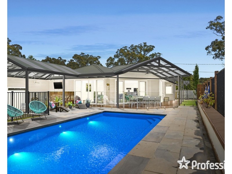 8 Belfast Road, Montrose VIC 3765
