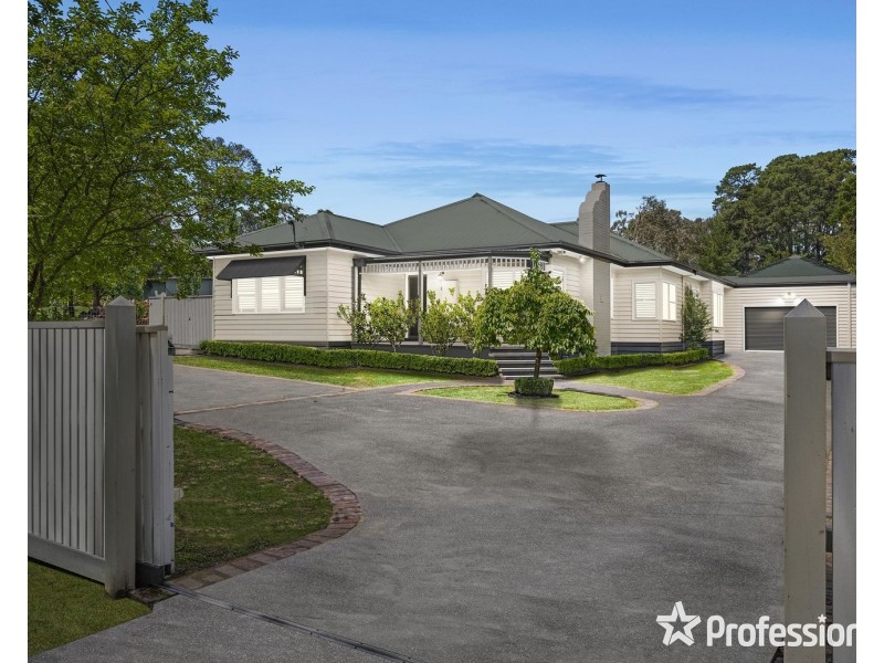 8 Belfast Road, Montrose VIC 3765
