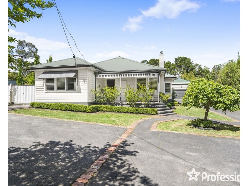 8 Belfast Road, Montrose VIC 3765