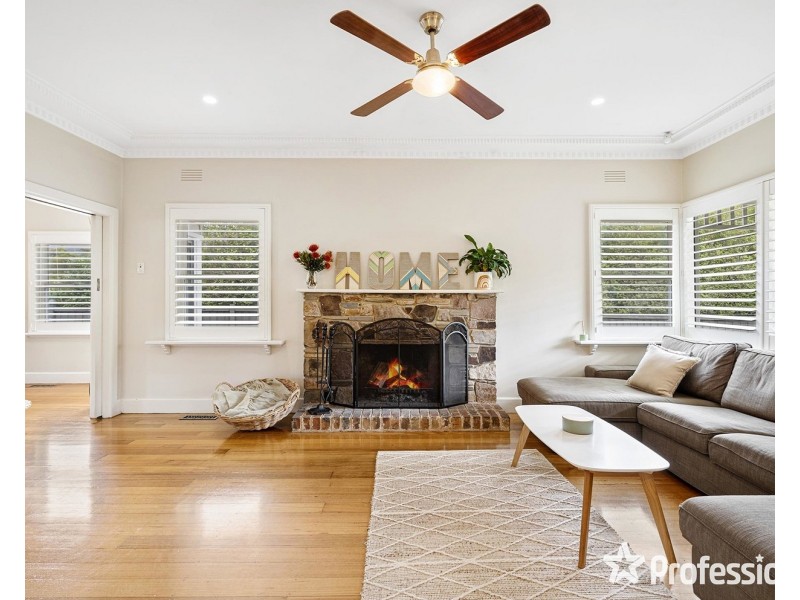 8 Belfast Road, Montrose VIC 3765