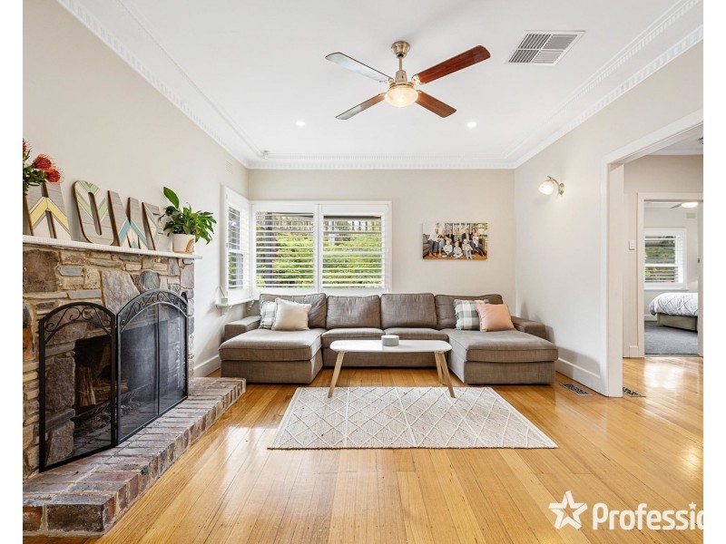 8 Belfast Road, Montrose VIC 3765