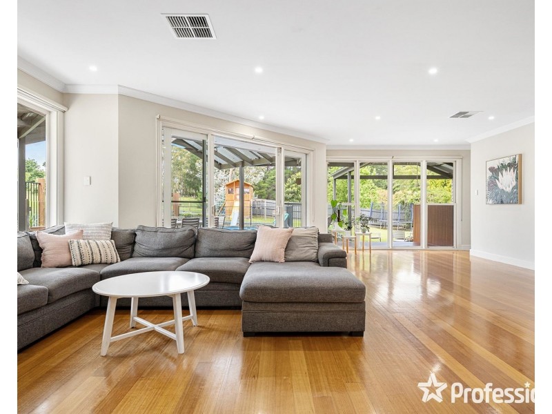 8 Belfast Road, Montrose VIC 3765