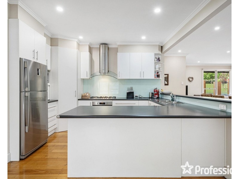 8 Belfast Road, Montrose VIC 3765