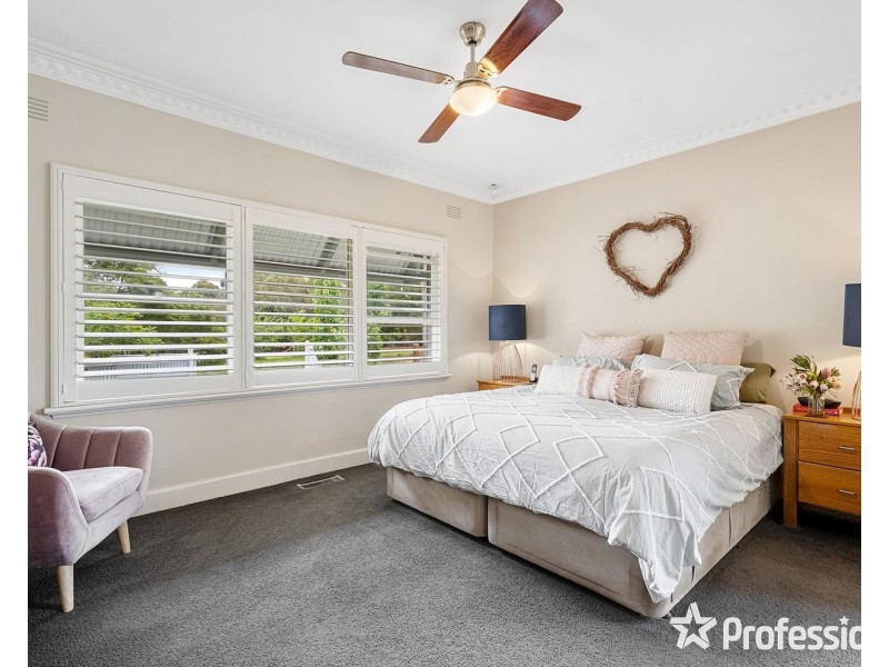 8 Belfast Road, Montrose VIC 3765