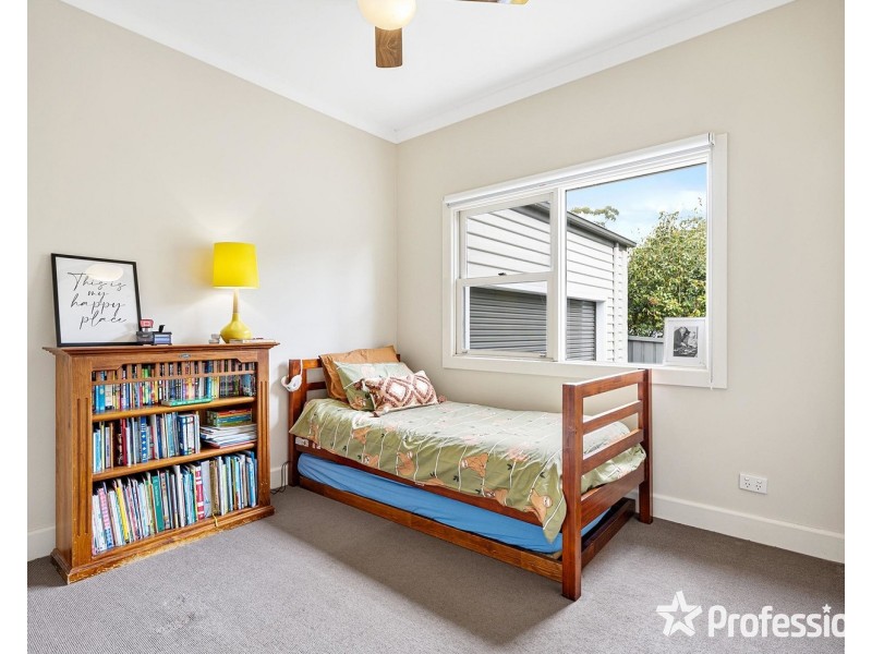 8 Belfast Road, Montrose VIC 3765