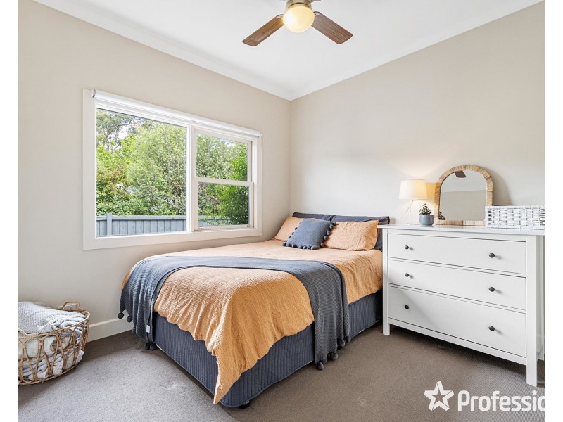 8 Belfast Road, Montrose VIC 3765