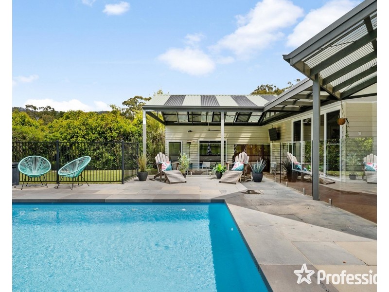 8 Belfast Road, Montrose VIC 3765