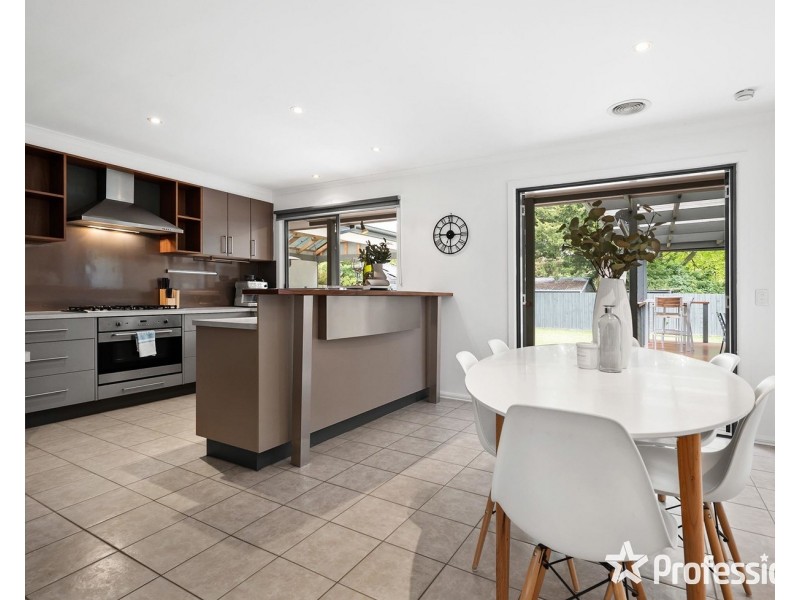 14 Lancaster Road, Mooroolbark VIC 3138