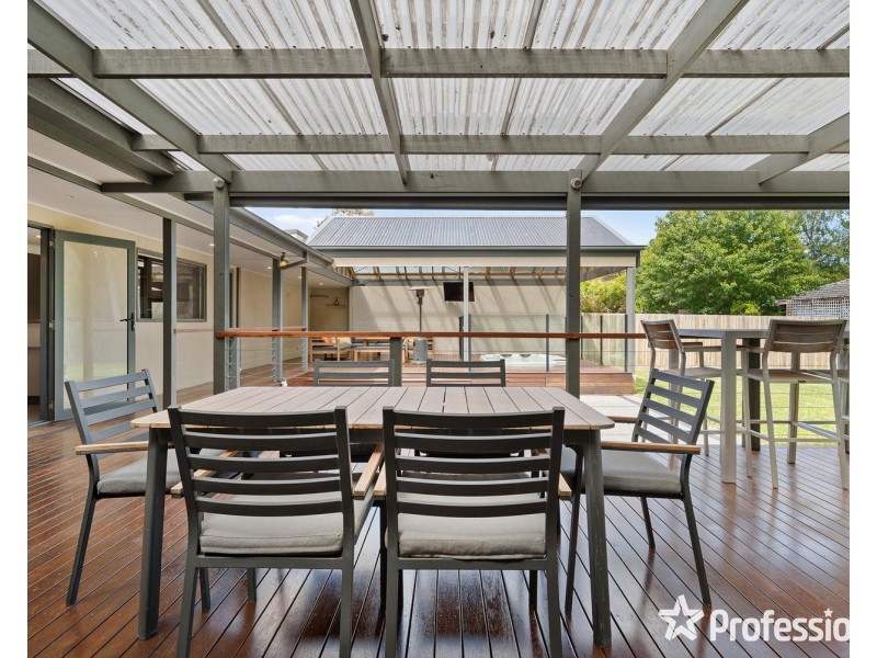 14 Lancaster Road, Mooroolbark VIC 3138
