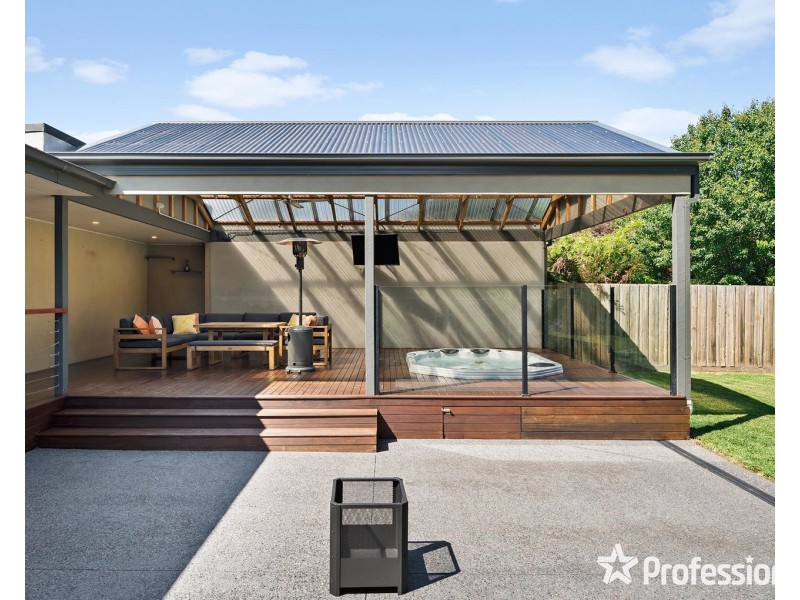 14 Lancaster Road, Mooroolbark VIC 3138